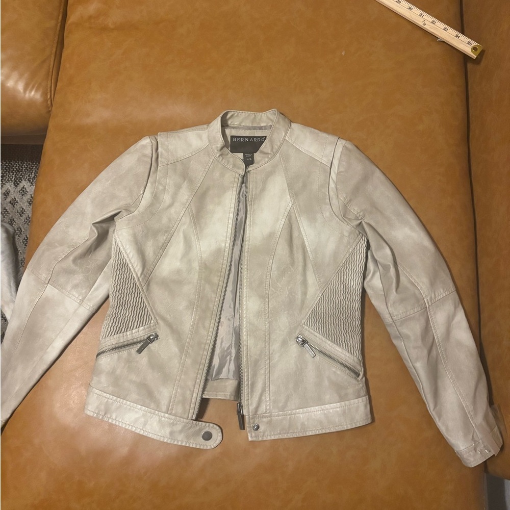 Bernardo Girls Jacket Women Size 14/16 Beige Zip Up & Buckle NWOT Pockets